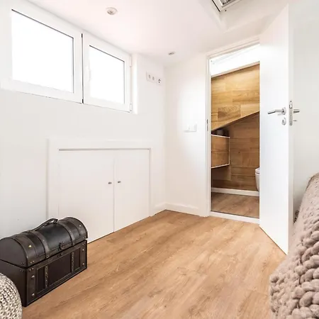 Akicity Alfama Ruby *