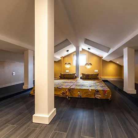 Akicity Alfama Ruby Lissabon