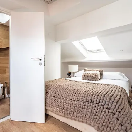 Akicity Alfama Ruby Лиссабон